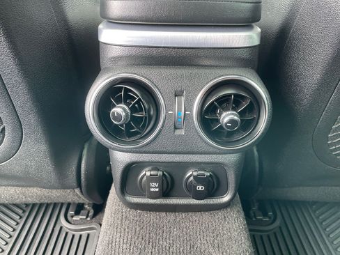 Used 2022 Kia Stinger GT1 AWD/4WD image 18