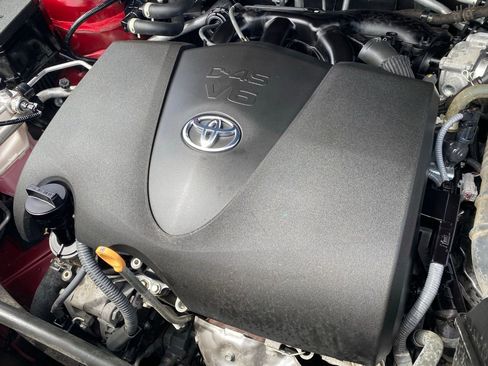 Used 2022 Toyota Highlander XLE AWD/4WD image 29