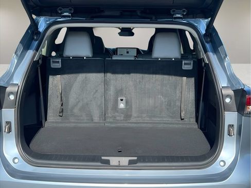 Certified 2024 Toyota Highlander XLE FWD image 18