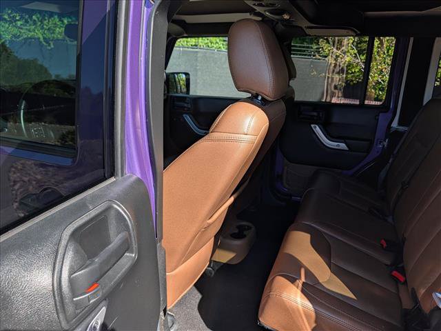 Used 2017 Jeep Wrangler Unlimited Sahara w/ Connectivity Group AWD/4WD image 21