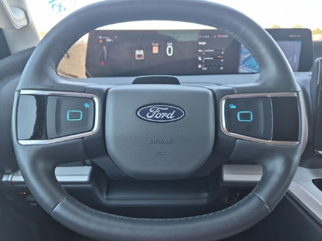 Used 2025 Ford Expedition Active AWD/4WD image 23