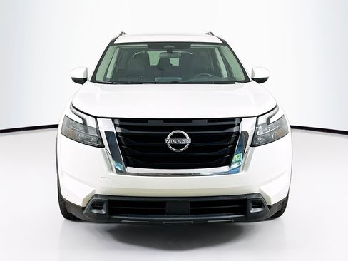 Used 2023 Nissan Pathfinder SV AWD/4WD image 2