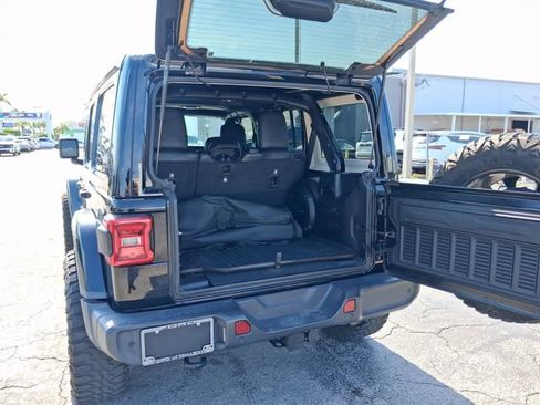 Used 2019 Jeep Wrangler Unlimited Sahara AWD/4WD image 5