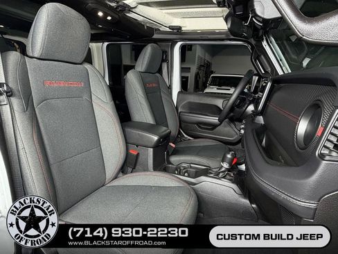 Used 2025 Jeep Wrangler Unlimited Rubicon AWD/4WD image 18