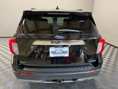 Used 2021 Ford Explorer XLT w/ Equipment Group 202A AWD/4WD image 11