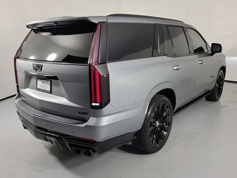 Used 2025 Cadillac Escalade V AWD/4WD image 3