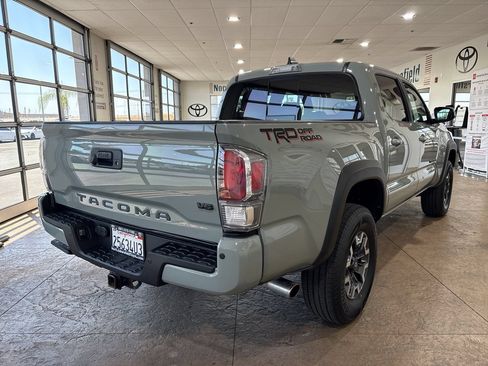 Used 2023 Toyota Tacoma TRD Off-Road w/ Technology Package RWD image 2