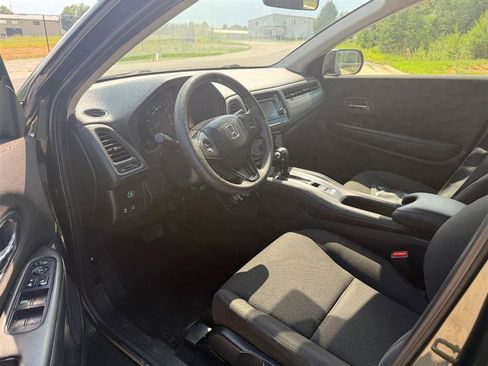 Used 2018 Honda HR-V LX image 10