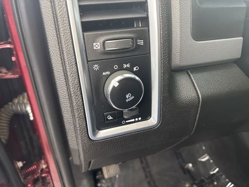 Used 2019 RAM 1500 Classic SLT w/ SLT Plus D￩cor Group AWD/4WD image 27