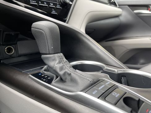 Used 2022 Toyota Camry LE image 27