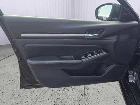 Used 2023 Nissan Altima 2.5 SV FWD image 11