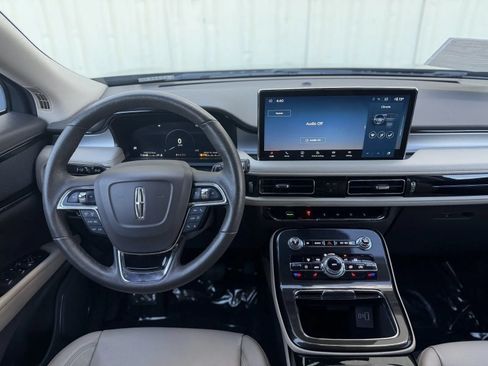 Used 2022 Lincoln Nautilus FWD w/ Premium Package image 21