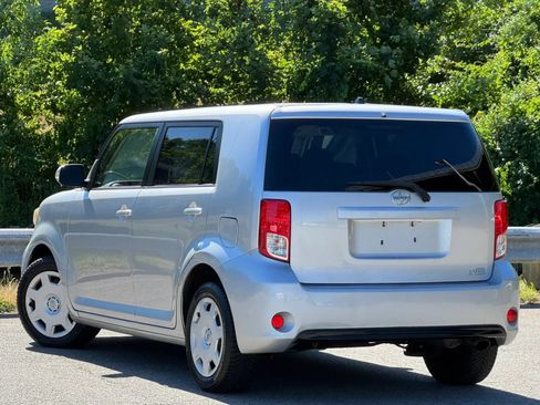 Used 2013 Scion xB FWD image 6