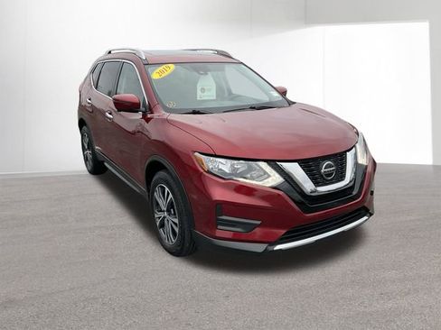 Used 2019 Nissan Rogue SV w/ Sun & Sound Touring Package image 3