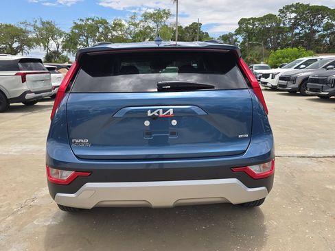 New 2026 Kia Niro EX FWD image 7