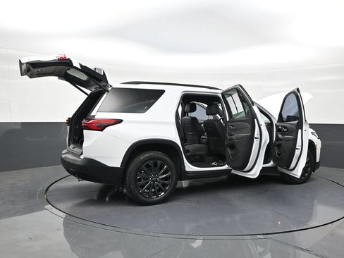 Used 2022 Chevrolet Traverse RS FWD image 28