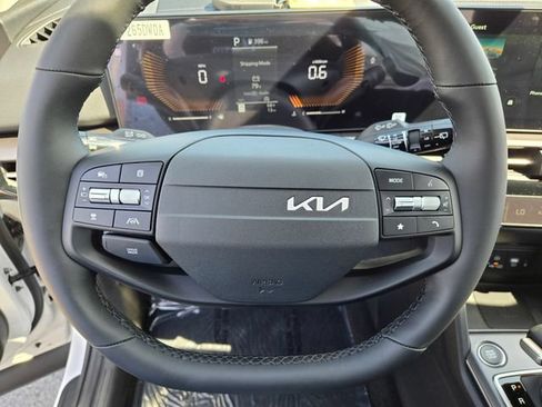 New 2026 Kia Sportage EX FWD image 16