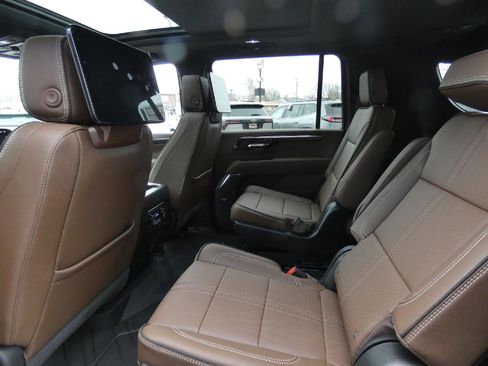 New 2026 Chevrolet Suburban High Country image 13