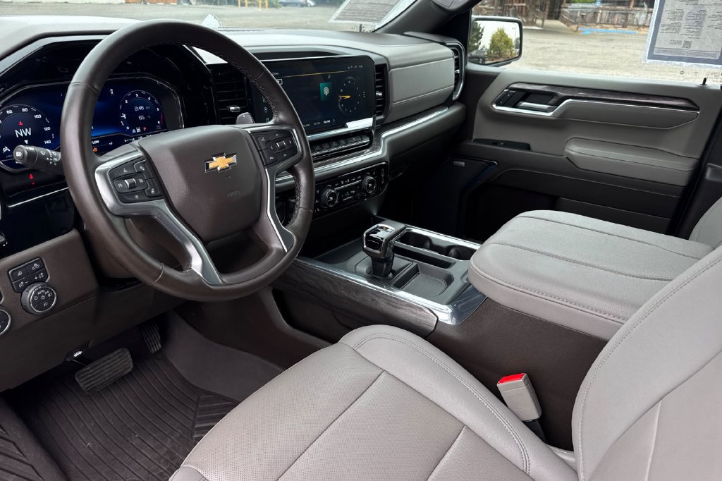 Used 2024 Chevrolet Silverado 1500 LTZ AWD/4WD image 10