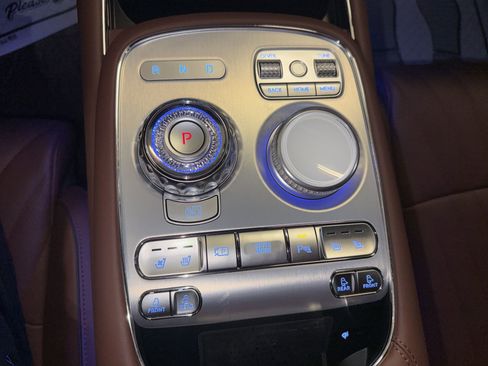 Used 2025 Genesis G90 3.5T image 36