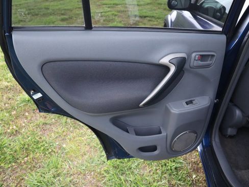 Used 2003 Toyota RAV4 4WD image 21