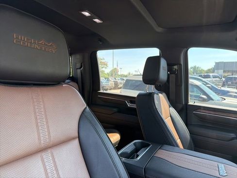 Used 2024 Chevrolet Silverado 2500 High Country w/ LPO, Dark Essentials Package AWD/4WD image 11