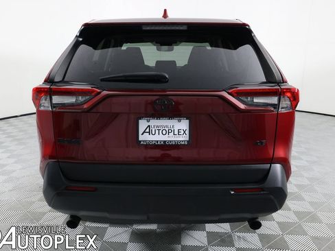 Used 2022 Toyota RAV4 LE FWD image 6
