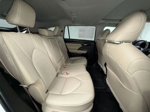 Used 2023 Toyota Highlander XLE AWD/4WD image 8