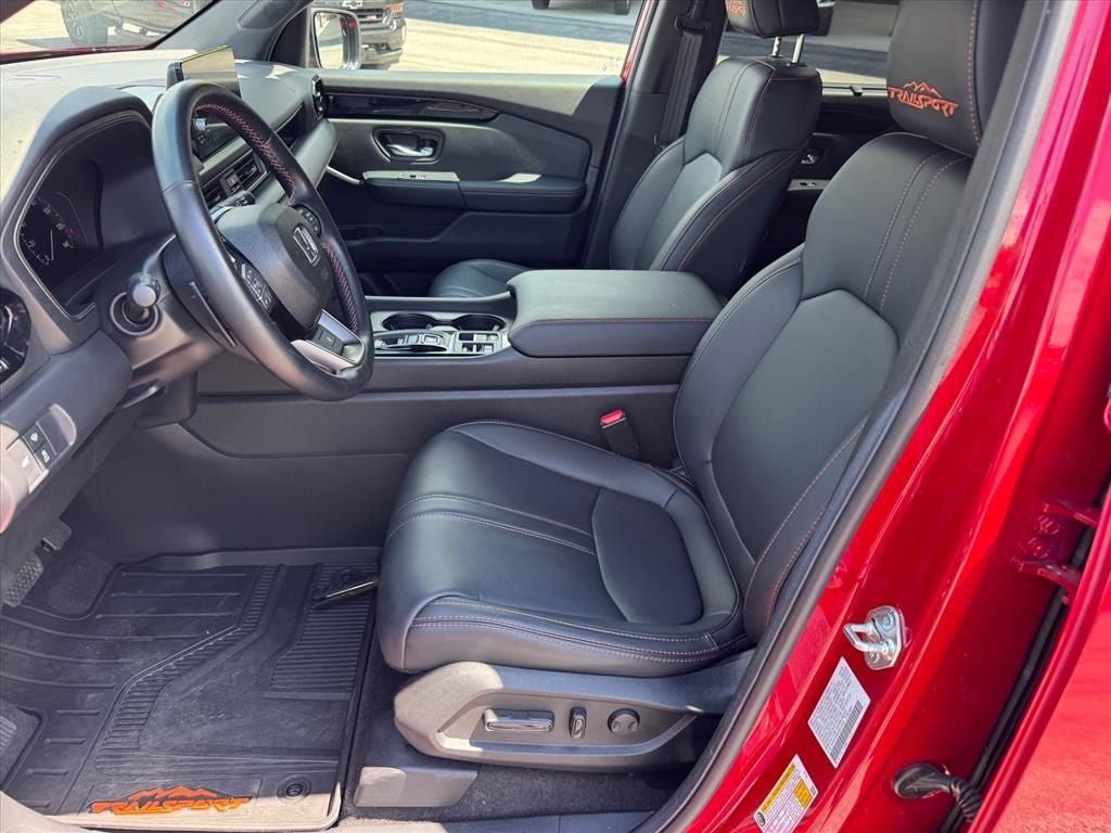 Used 2025 Honda Pilot TrailSport image 12