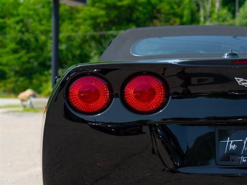 Used 2005 Chevrolet Corvette Convertible w/ Preferred Equipment Group RWD image 10