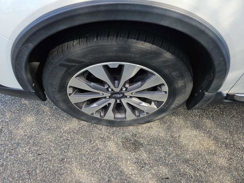 Used 2018 Subaru Outback 2.5i Touring AWD/4WD image 2