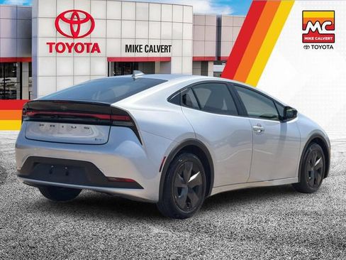 Used 2025 Toyota Prius LE FWD image 5