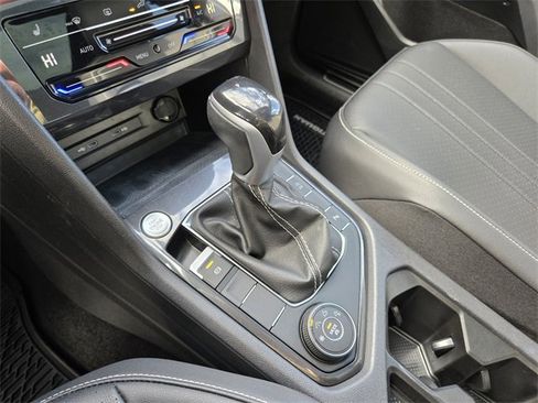 Used 2023 Volkswagen Tiguan SE R-Line image 29