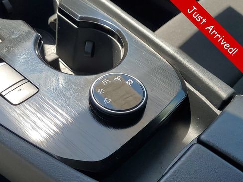 Used 2025 Nissan Rogue S AWD/4WD image 31