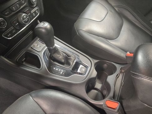 Used 2019 Jeep Cherokee Limited FWD image 26