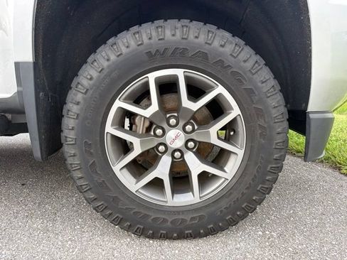Used 2017 GMC Canyon SLE w/ All Terrain X Package AWD/4WD image 7