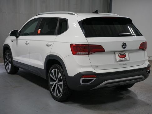 Used 2022 Volkswagen Taos SE FWD image 6