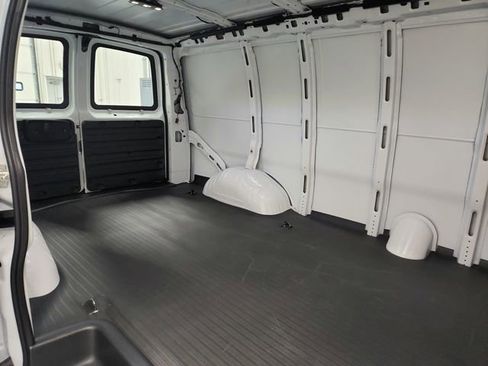 New 2026 Chevrolet Express 3500 RWD image 34