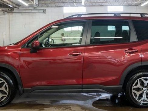 Used 2023 Subaru Forester Premium image 8