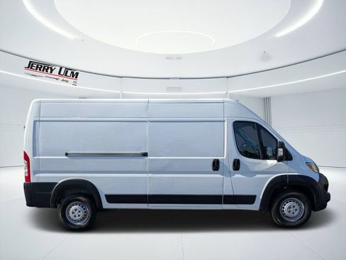 Used 2025 RAM ProMaster 2500 w/ Convenience Group FWD image 2