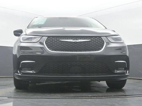 Used 2023 Chrysler Pacifica Touring-L FWD image 44
