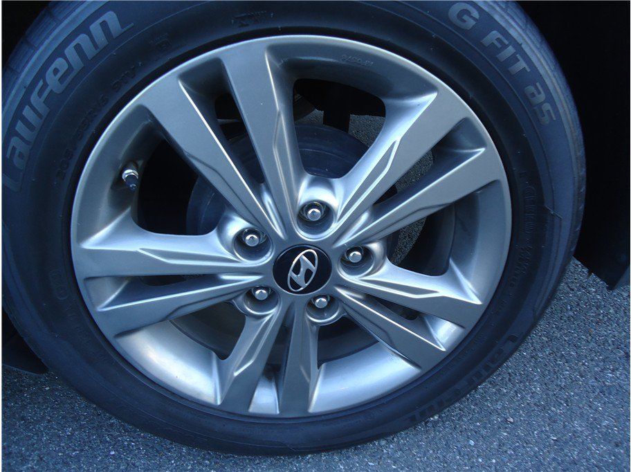 Used 2017 Hyundai Elantra SE FWD image 25