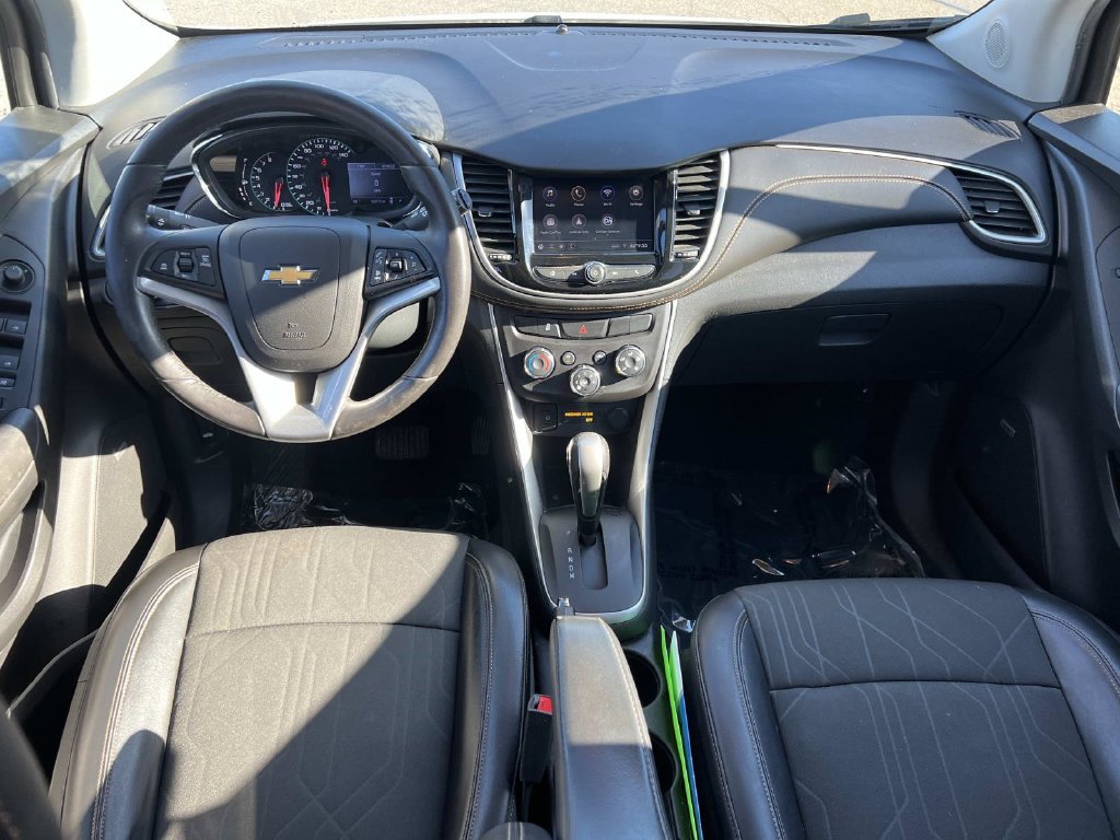 Used 2020 Chevrolet Trax LT w/ Sun & Sound Package FWD image 12