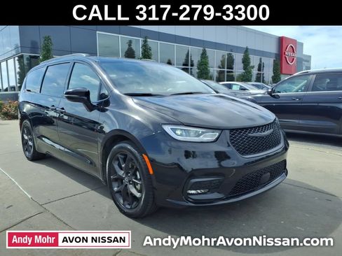 Used 2026 Chrysler Pacifica Limited w/ S Appearance Package FWD image 2