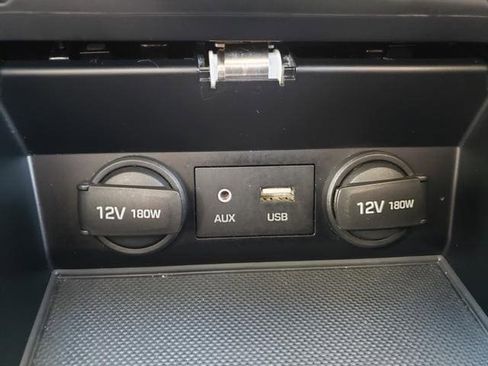 Used 2017 Hyundai Elantra SE image 21