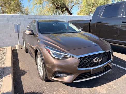 Used 2019 INFINITI QX30 w/ Cargo Package FWD image 4