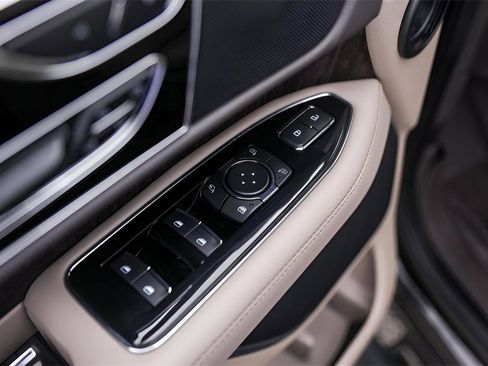 Used 2024 Lincoln Navigator Reserve image 23