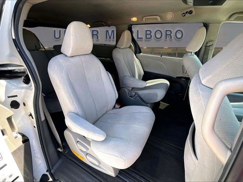 Used 2012 Toyota Sienna LE w/ Towing Pkg AWD/4WD image 27