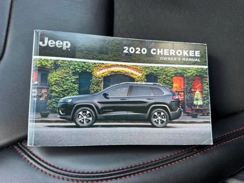 Used 2020 Jeep Cherokee Trailhawk w/ Cold Weather Group AWD/4WD image 22