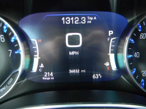 Used 2025 Chrysler Pacifica Limited FWD image 10